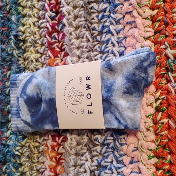🇨🇦 NWT Women's FlowrTie Dye Socks - Picture 2 of 3